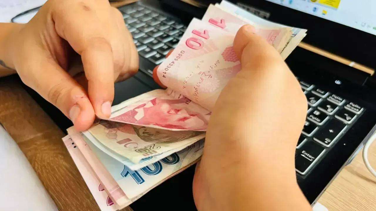 SSK ve Bağ-Kurluya koşulsuz ödeme müjdesi: Emeklilerin hesabına 16 Ekim'e kadara 15 bin TL yatırılacak! 4